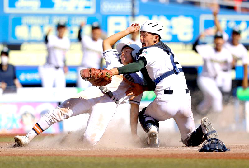 5回裏木更津総合2死一塁、空の二塁打で一走中西が本塁を狙うが憤死。捕手加藤
