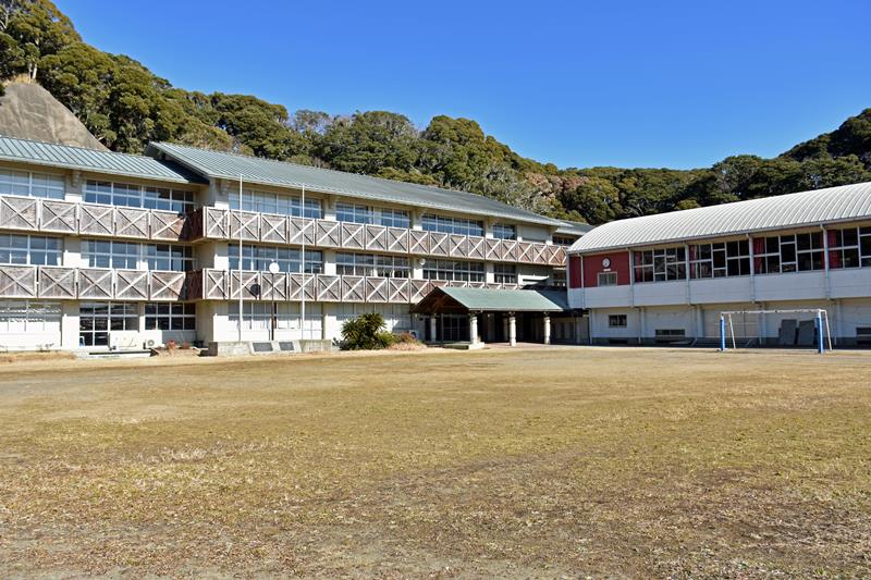 通信制高校に生まれ変わる旧郁文小=勝浦市