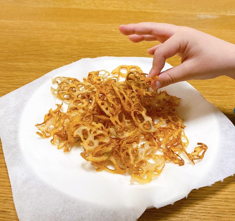 情報提供をした保護者が子どもに野菜を食べてもらおうと作ったレンコンチップス(保護者提供)