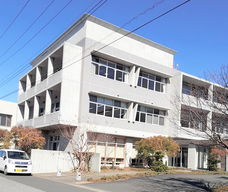第三者委員会の設置が決まった木更津看護学院が入る建物=2月、木更津市(画像の一部を修正しています)