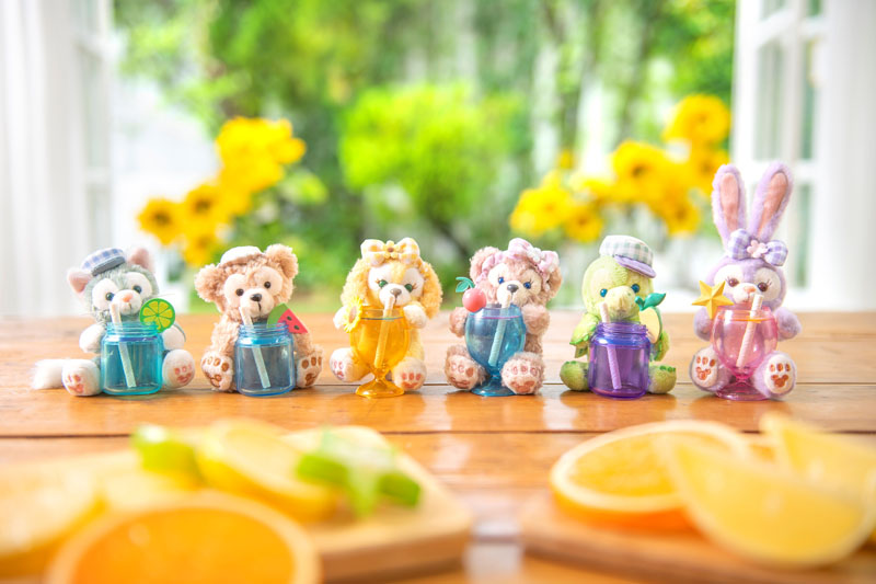 「ダッフィー&フレンズのテイスティ・サマー・サプライズ」で販売される「ぬいぐるみストラップ」(オリエンタルランド提供)