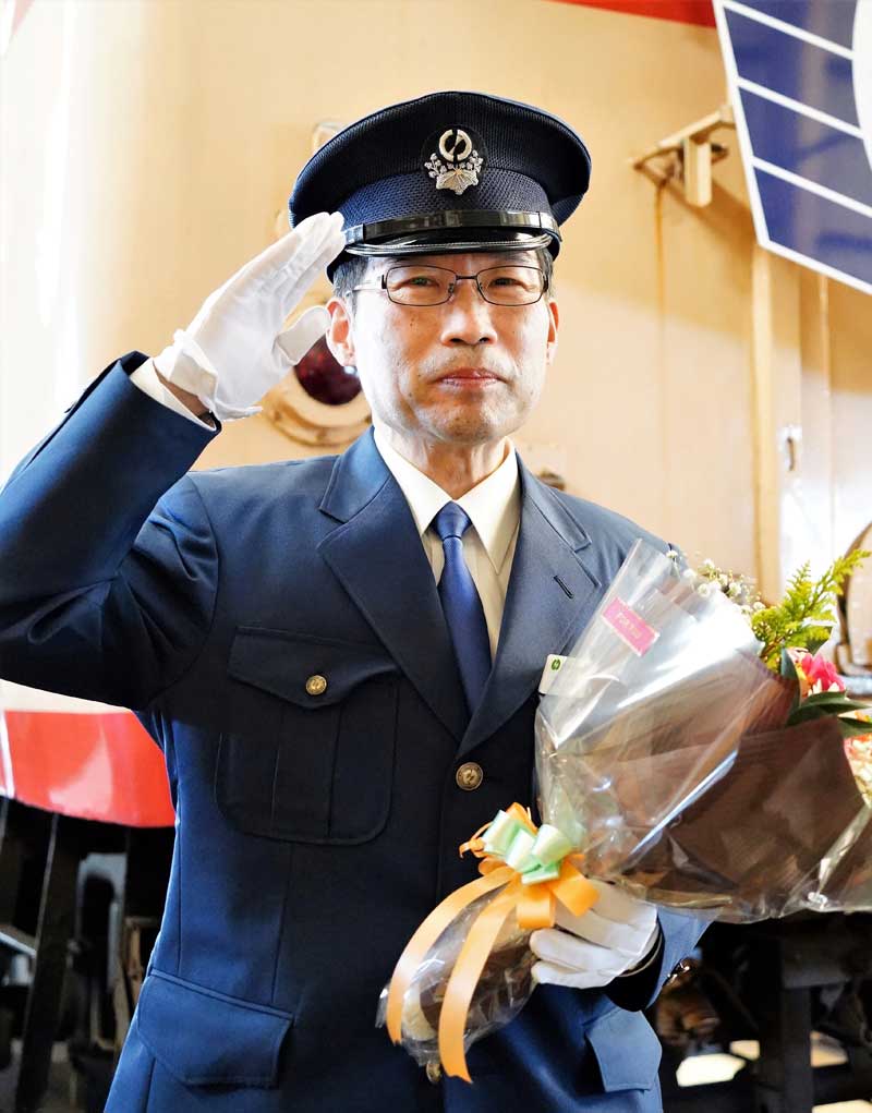 キハ28最後の定期運行を任された高崎浩運転士