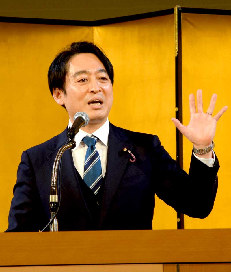 新春の集いであいさつする公明党県本部の平木代表