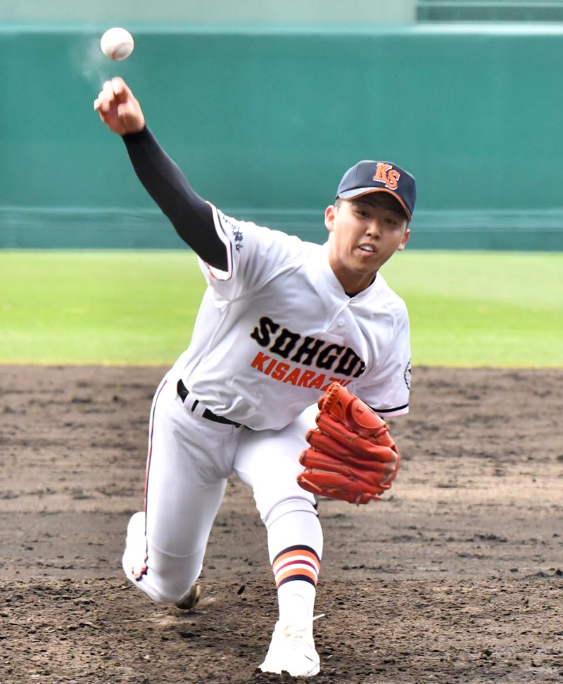 山梨学院―木更津総合　先発した木更津総合の越井＝甲子園