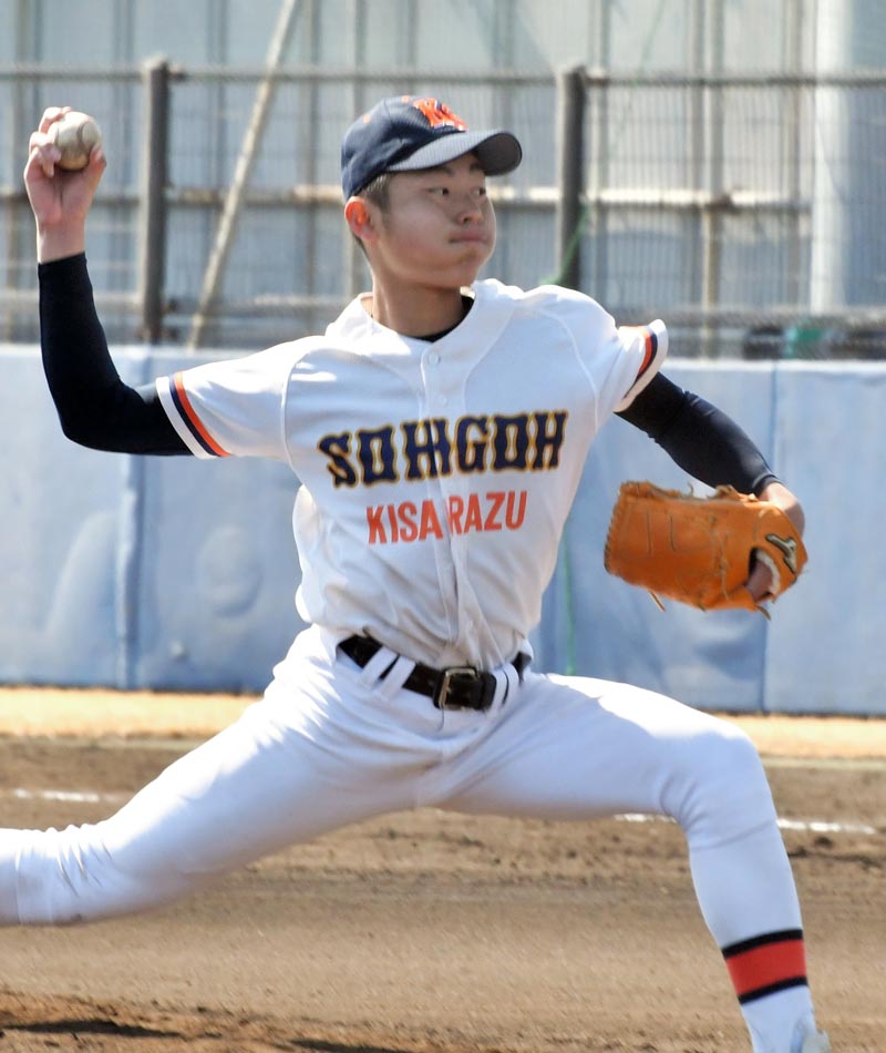 練習試合に中継ぎで登板した木更津総合・伊藤海