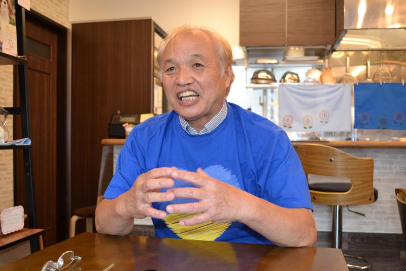 ウクライナ支援の活動を踏まえ、日本は世界に門戸を開くべきと語る加藤さん＝千葉市稲毛区