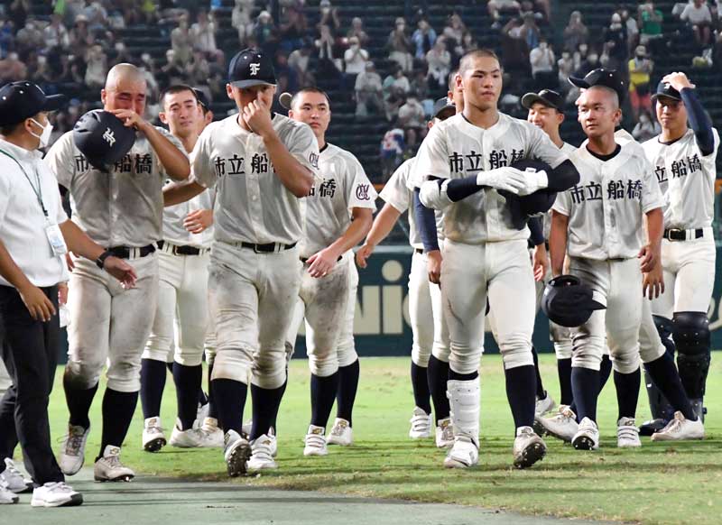 敦賀気比―市船橋　２回戦敗退が決まった市船橋ナイン＝甲子園