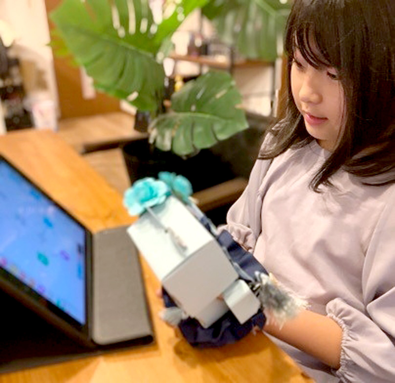 ロボット教材を使った「みらいいアカデミア」の授業風景（イノビオット提供）