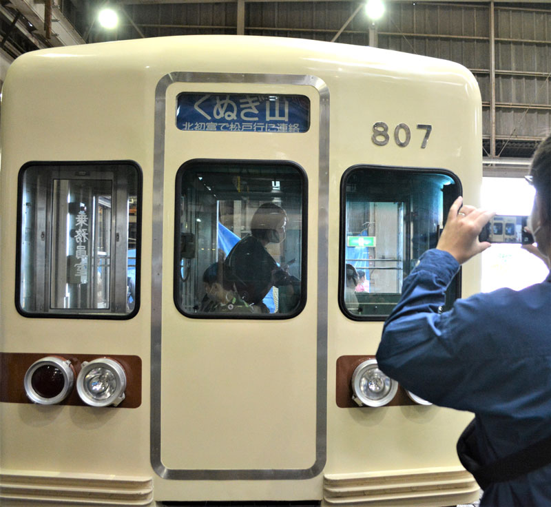旧車両の運転席にも乗り込んでパチリ