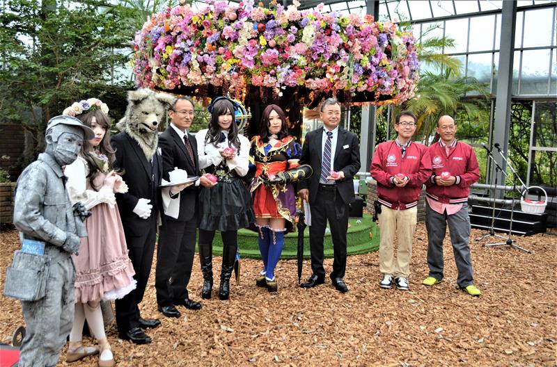 本社に隣接する京成バラ園では、自慢の庭園や温室を引き立てる体験演出も積極的に展開している=八千代市