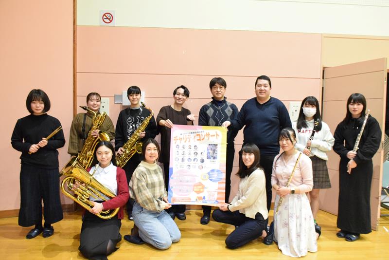 コンサートに向けて意気込む銚子商業元吹奏楽部&有志楽団のメンバー=茨城県神栖市内