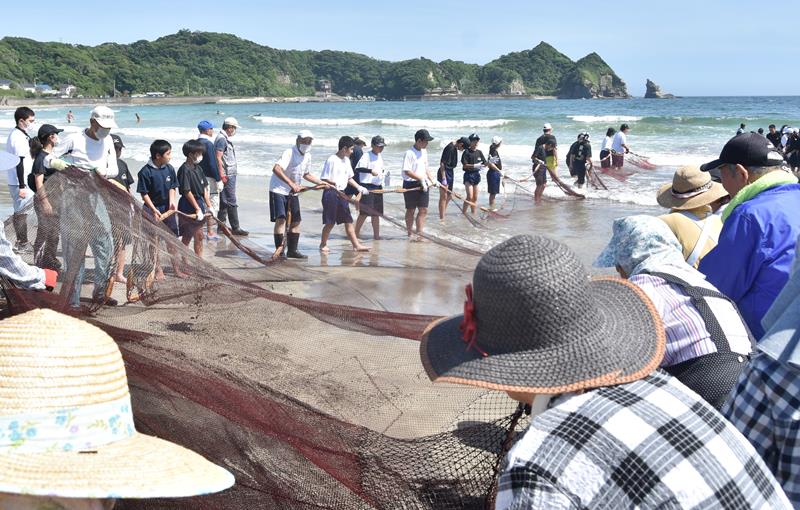 郷育プロジェクトで行った地引き網