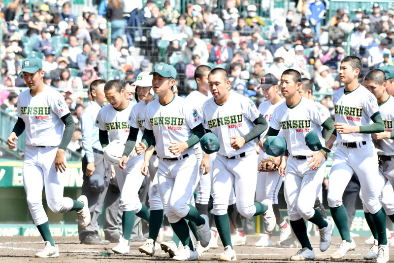広陵との準々決勝で敗れた専大松戸ナイン＝甲子園