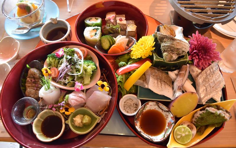 10周年を機にリニューアルされた「館山炙り海鮮丼」