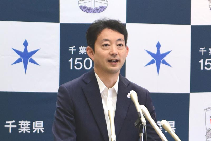 定例記者会見で質問に答える熊谷知事＝１日、県庁