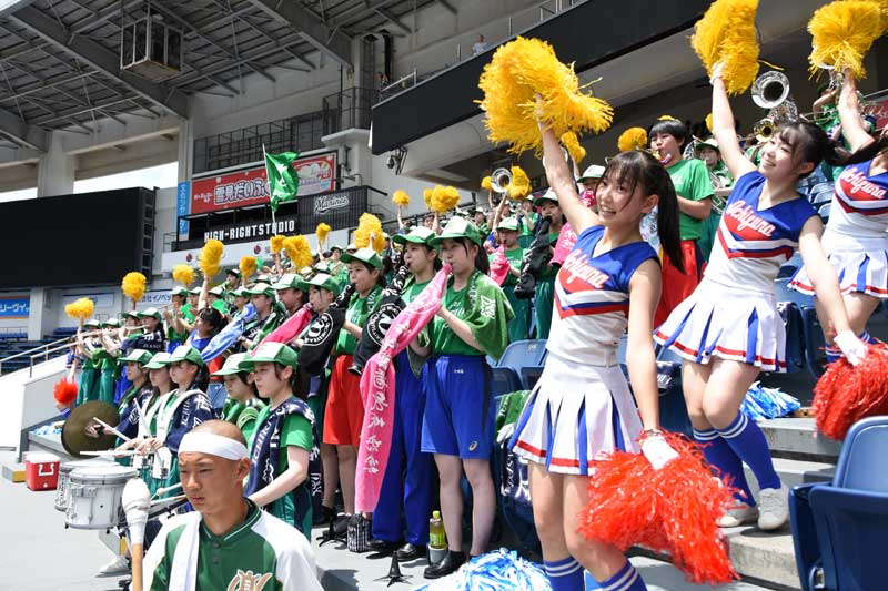 市船橋の応援曲「市船ソウル」を演奏する吹奏楽部員ら＝２１日、千葉市美浜区のＺＯＺＯマリンスタジアム