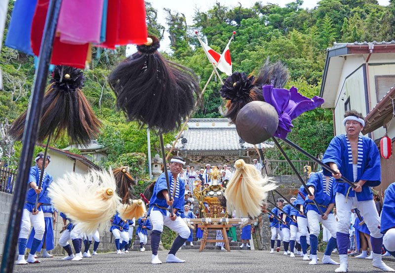 江戸時代の装いで行われた大名行列