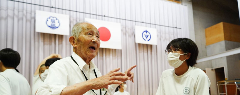 当時１６歳という若さで大型戦艦「武蔵」に乗り込んだ早川孝二さん（左）