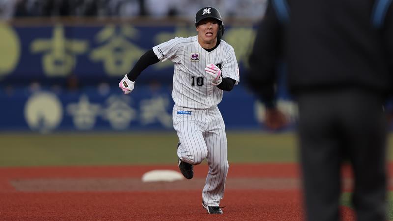 相手の隙を突く友杉の走塁はマリーンズの攻撃スタイルを体現している