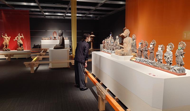 市内外の寺から集まった仏像が並ぶ特別展「いちはらのお薬師様-流行り病と民衆の祈り-」=市原市の市原歴史博物館