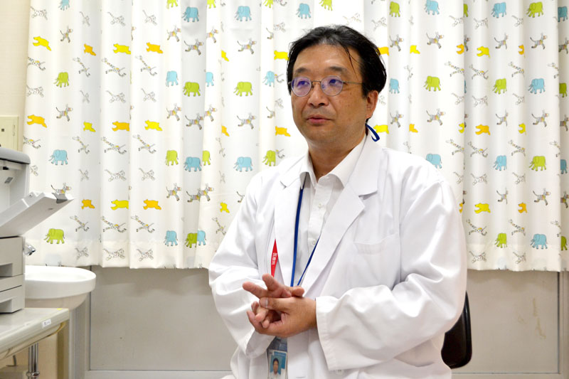 虐待の再発防止へ医療機関の役割を語る仙田医師=旭市の国保旭中央病院