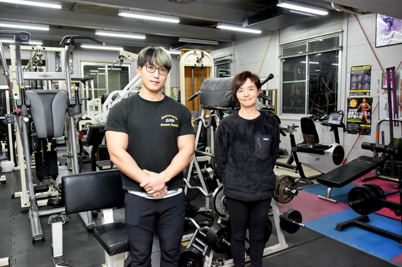 元経営者の成田さん(右)と事業を継承した椎名さん