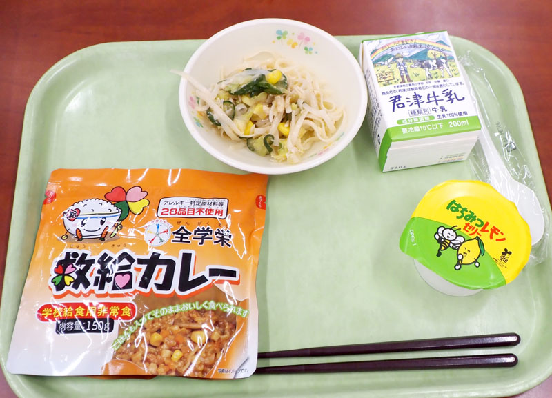 非常食の「救給カレー」を取り入れた防災給食