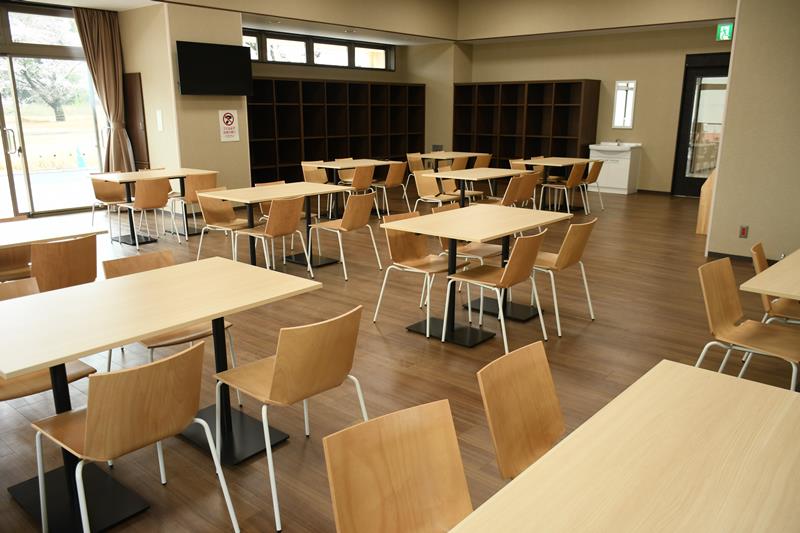 広々とした空間のラウンジ