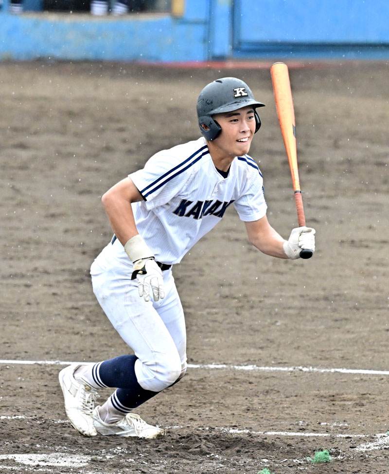 柏中央-鎌ケ谷 3回表鎌ケ谷2死二、三塁、相川が先制2点打を放つ=船橋市民