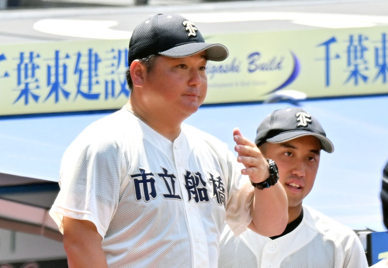 木更津総合―市船橋 市船橋の海上監督=ZOZOマリン