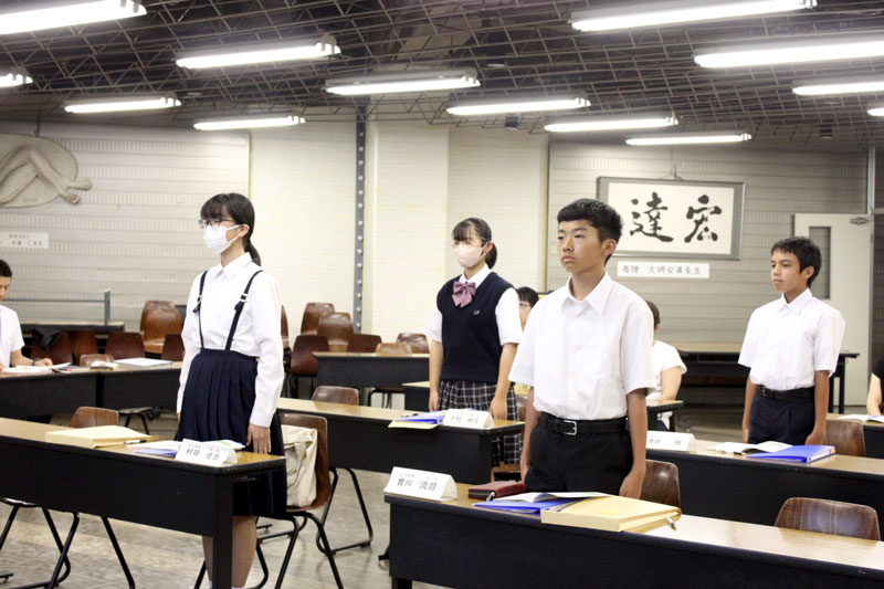 広島派遣を控え、結団式に臨む中学生＝８月６日、銚子市役所