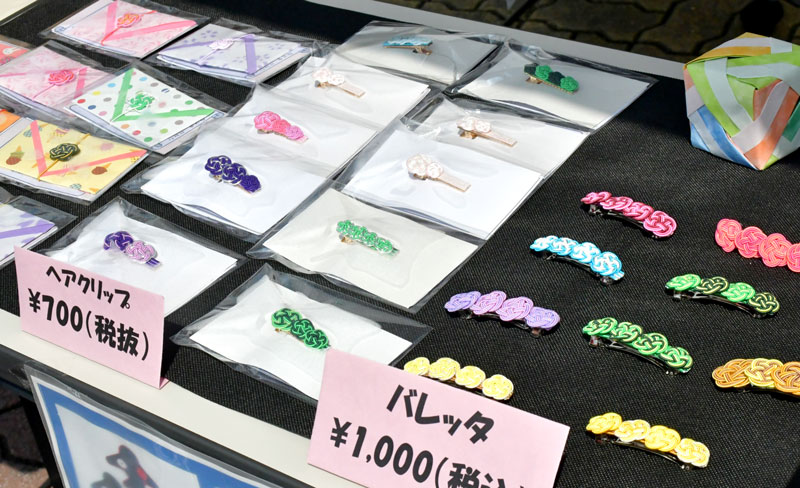 ＪＡＬサンライトの障害のある社員たちが手作りした　水引の装飾品