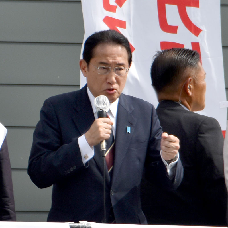 衆院選候補の応援演説で来葉した岸田前首相＝１６日、佐倉市