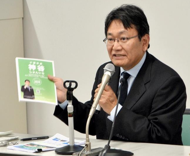 マニフェストを発表する神谷市長=5日、千葉市役所