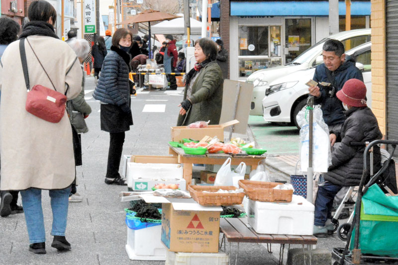 観光地にもなっている勝浦朝市=勝浦市