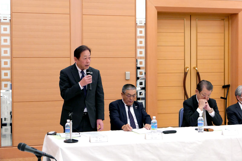 評議会であいさつする池田会長＝千葉市中央区