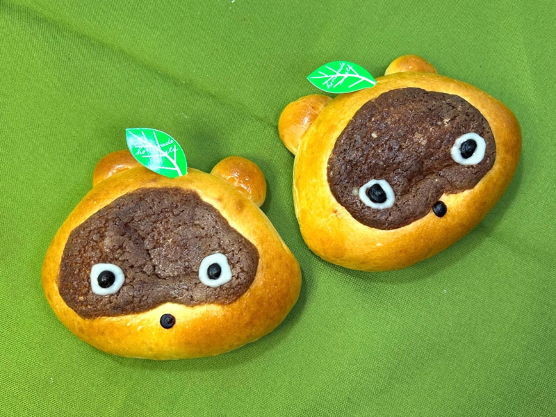 ピーターパン８店舗で販売されている「とよすけパン」（ピーターパン提供）