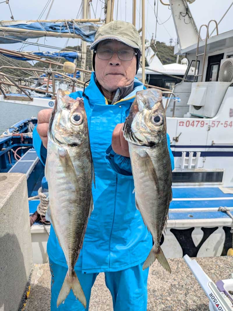 飯岡沖でゲットしたアジ(写真は「隆正丸」提供)