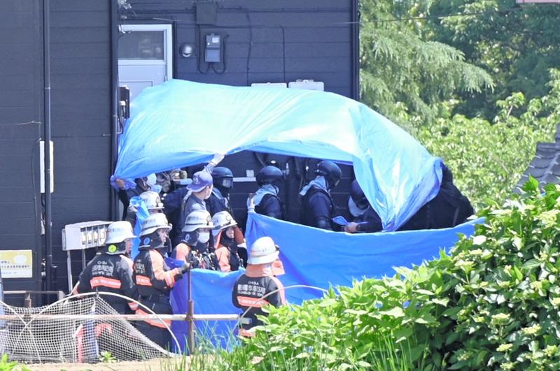 容疑者が確保された現場アパート=20日午後1時半ごろ、船橋市夏見台